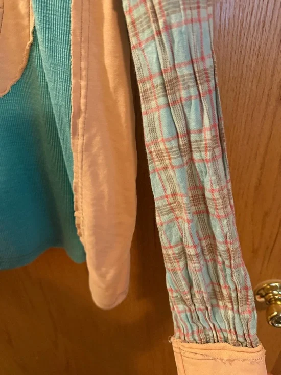 Easel Los Angeles Ribbed Thermal Top in Teal & Peach - Picture 2 of 4